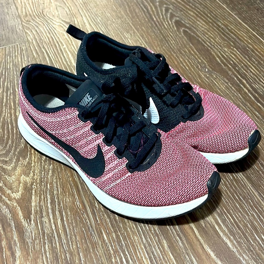 Nike woman’s tennis shoes size 8